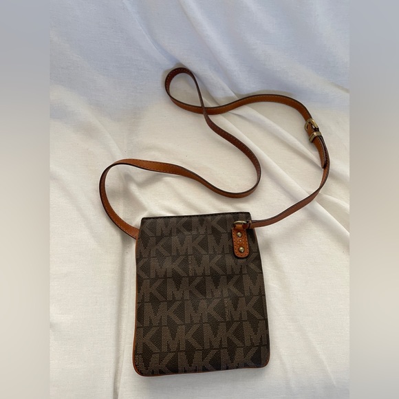 Michael Kors Signature Crossbody Purse/ Handbag - Picture 2 of 5